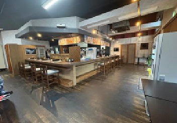 ロードサイドで視認性良好！駐車場もあり！設備充実の飲食居抜店舗！業態相談！